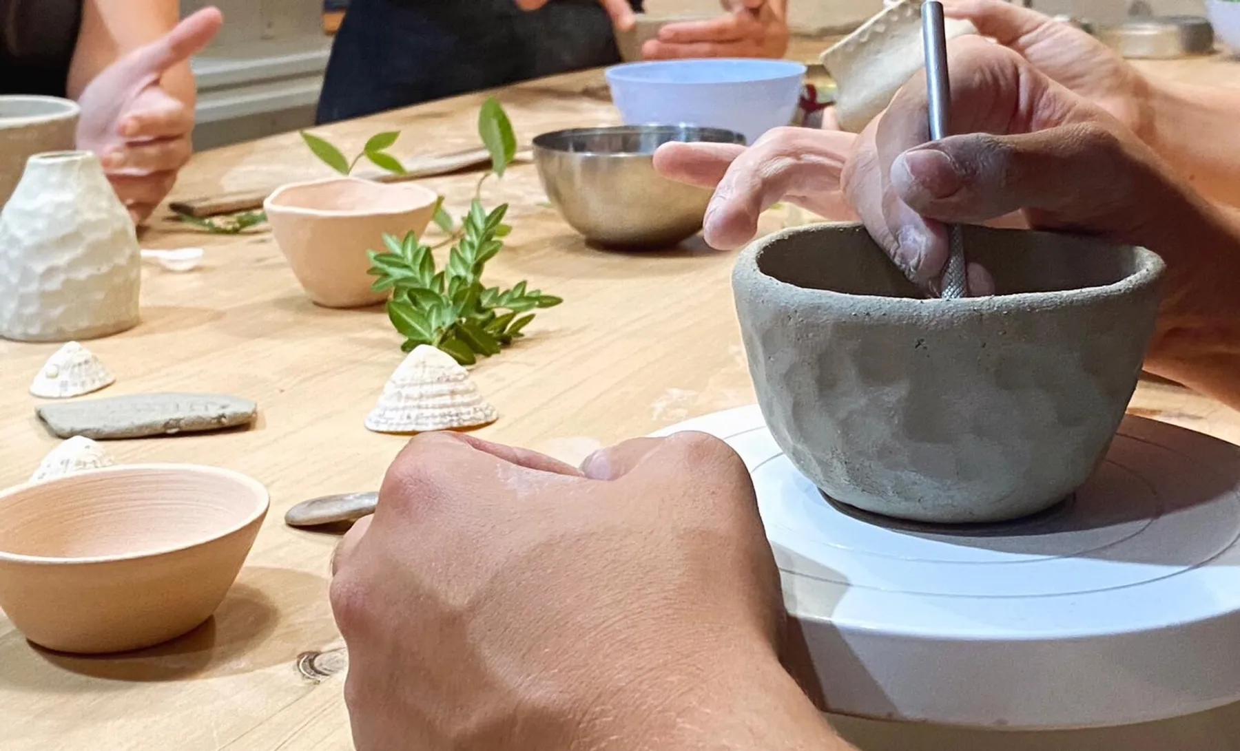 Initiez-vous au modelage et au décor sur céramique - Image n°2 - Wecandoo