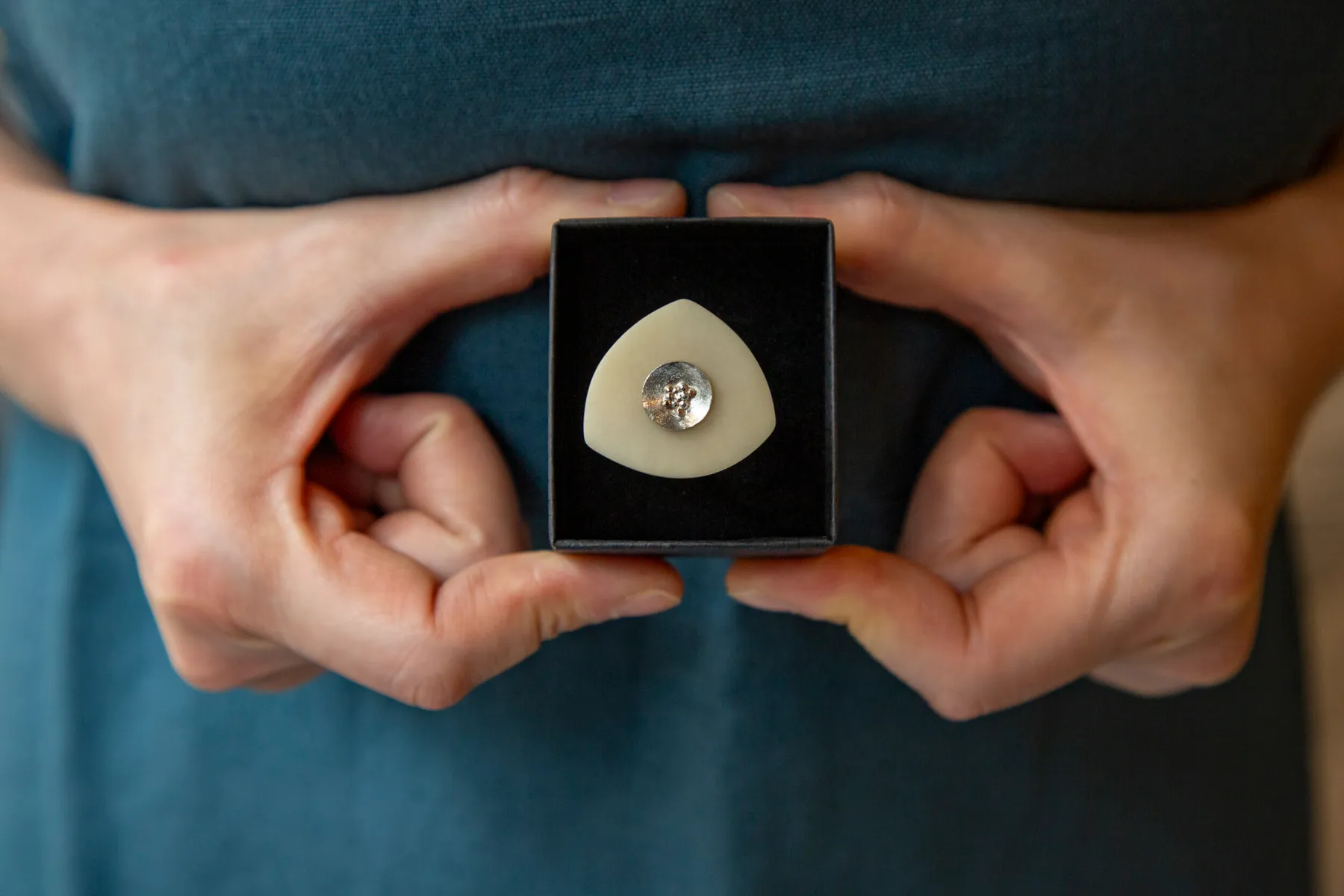 Créez votre bague en argent et ivoire végétal - Image n°5 - Wecandoo