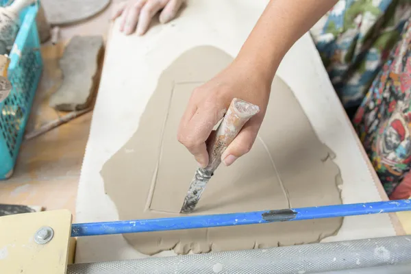 Modelez votre grand vase personnalisé - Image n°3 - Wecandoo