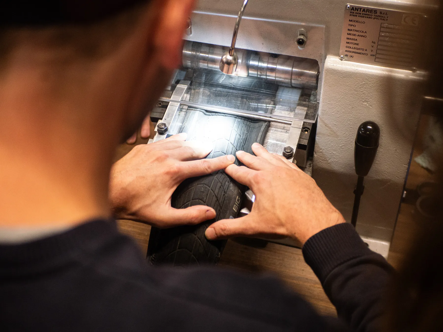 Fabriquez votre ceinture et porte-clés en pneu de vélo - Image n°1 - Wecandoo