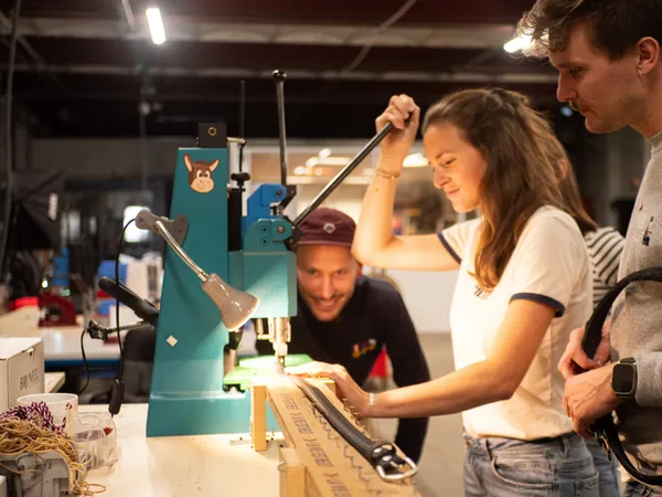 Fabriquez votre ceinture et porte-clés en pneu de vélo - Image n°3 - Wecandoo