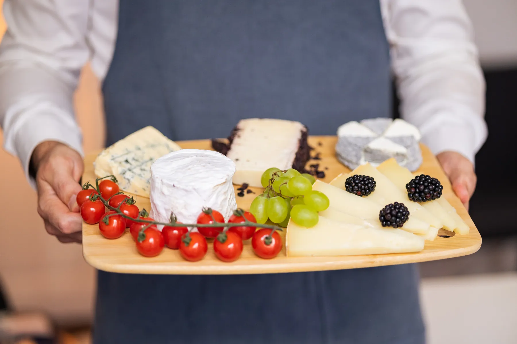 Étonnez votre équipe et découvrez des accords fromage et vin avec Hervé - Image n°1 - Wecandoo