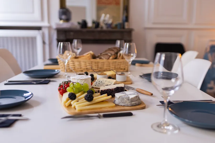 Apprenez à marier fromages et vins avec Hervé - Image n°1 - Wecandoo