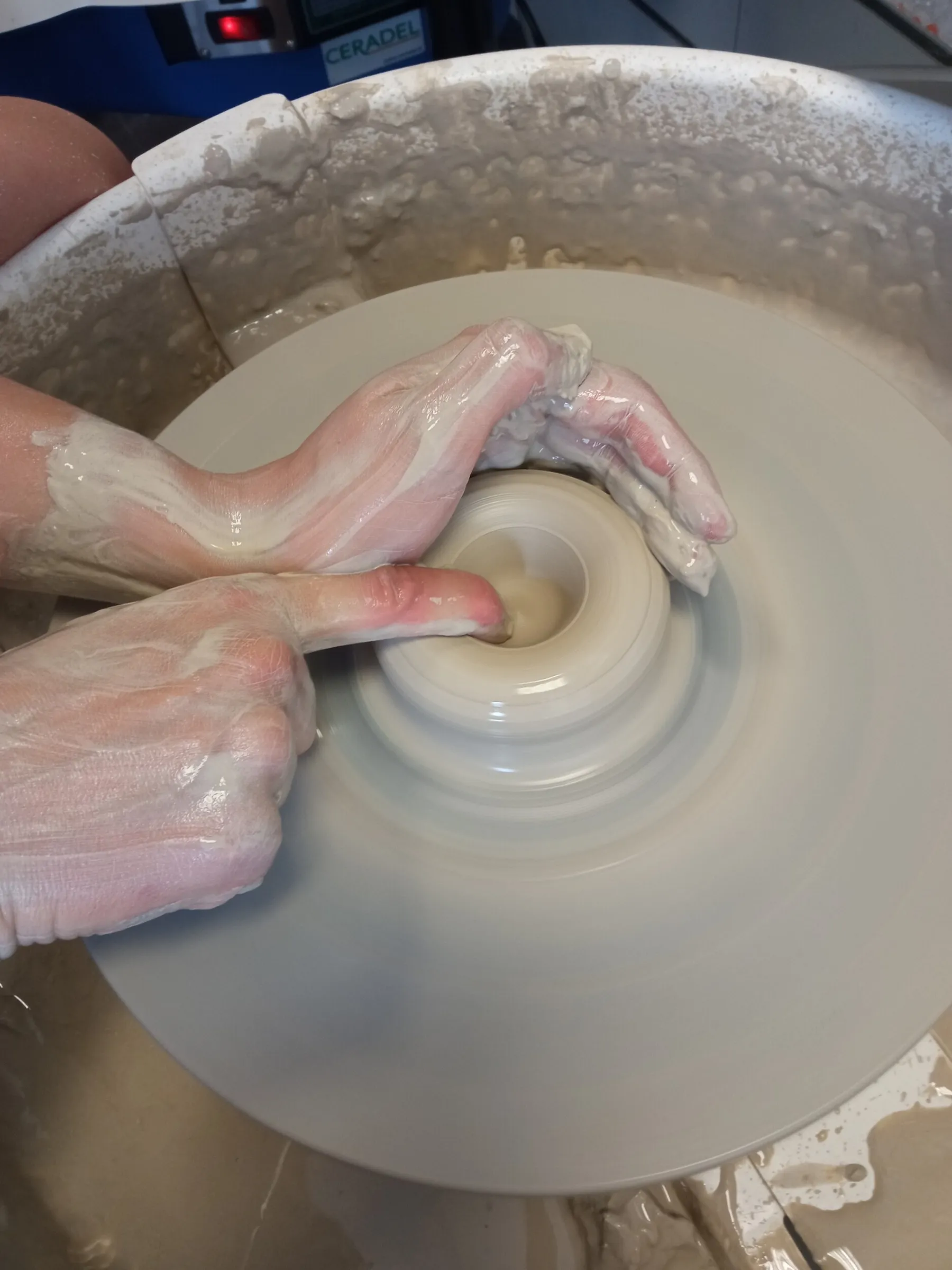 Initez-vous au tour sur 3 séances et réalisez votre duo de pièces avec Noémie - Image n°1 - Wecandoo