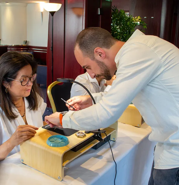 Assemblez des montres d'exception en groupe : repartez tous avec des montres uniques - Image n°3 - Wecandoo