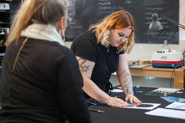 Créez votre miroir en vitrail Tiffany avec Emma - Image n°4 - Wecandoo