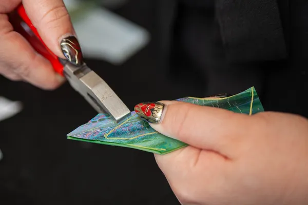 Créez votre feuille de Monstera en vitrail Tiffany sur une journée - Image n°4 - Wecandoo