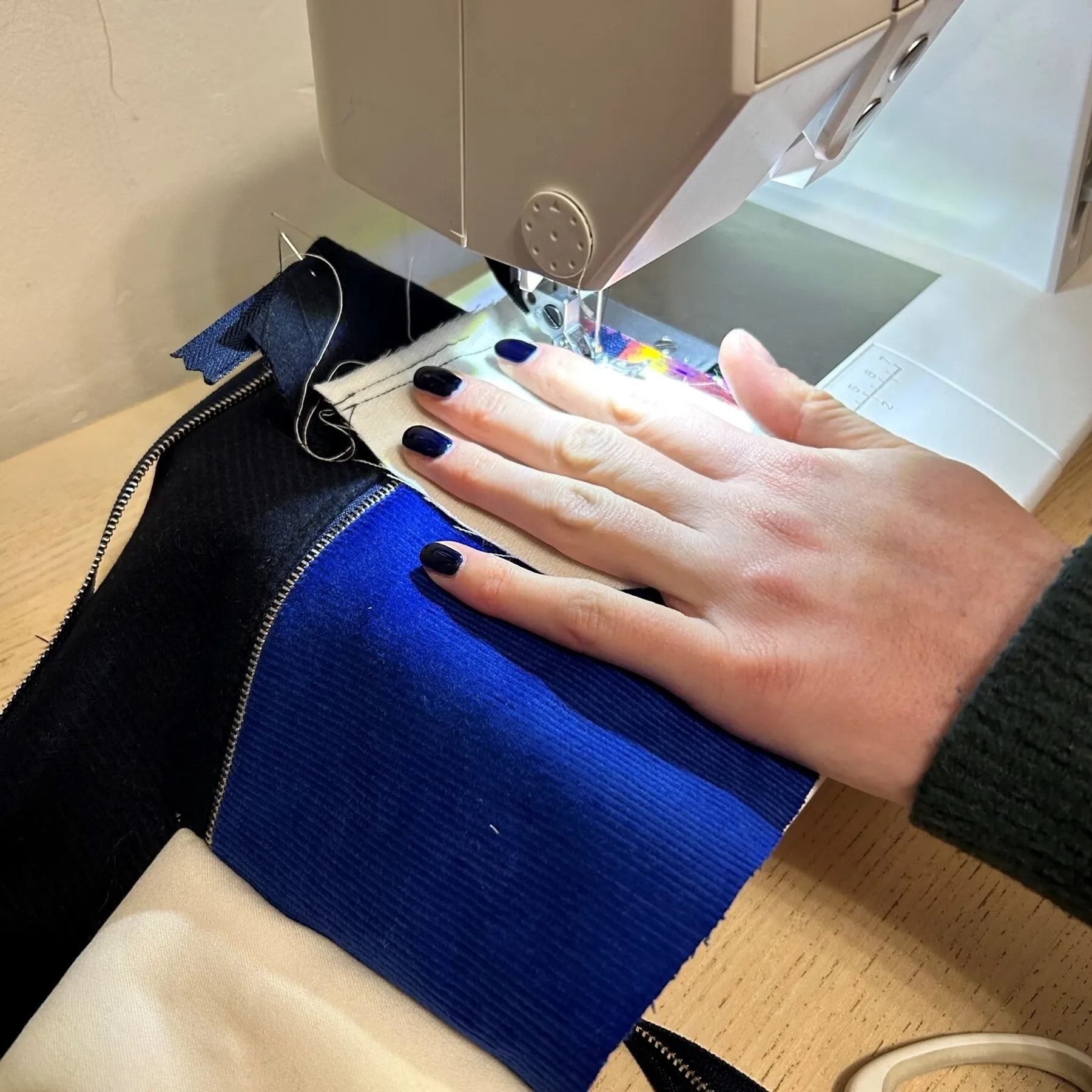 Réalisez votre banane oversize en velours - Image n°2 - Wecandoo