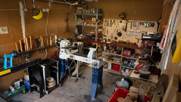 Initiez-vous au tour à bois sur une journée et réalisez votre duo de créations en bois avec Manu - Image n°1 - Wecandoo