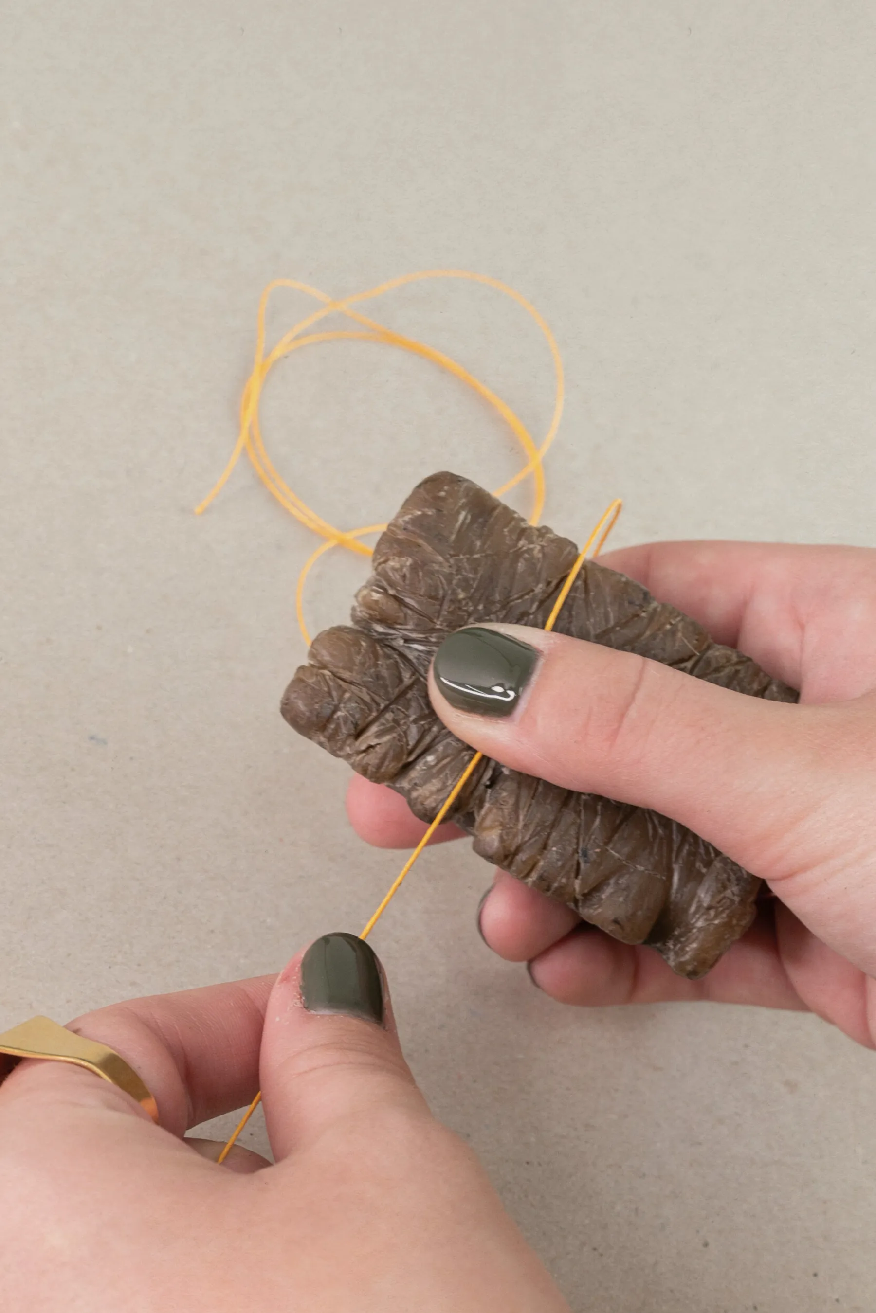 Créez votre banane en cuir avec Aurélie - Image n°3 - Wecandoo