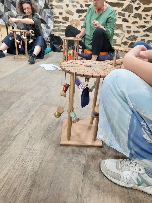 Découvrez le kumihimo, le tressage japonais à la main avec Gwénaëlle - Image n°2 - Wecandoo