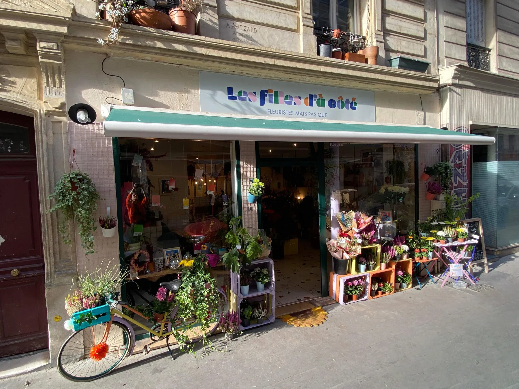 Vivez la vie de fleuriste pendant une journée avec Maud et Camille - Image n°2 - Wecandoo