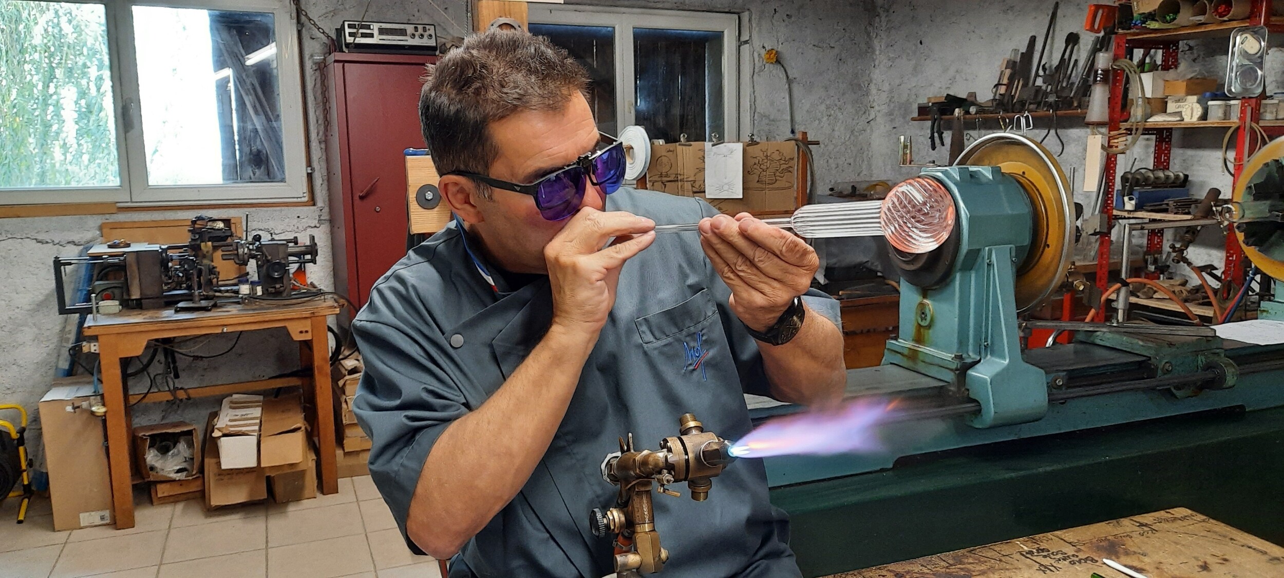 Wecandoo - Filez et soufflez le verre avec un maître-verrier MOF sur une journée - Image n°8