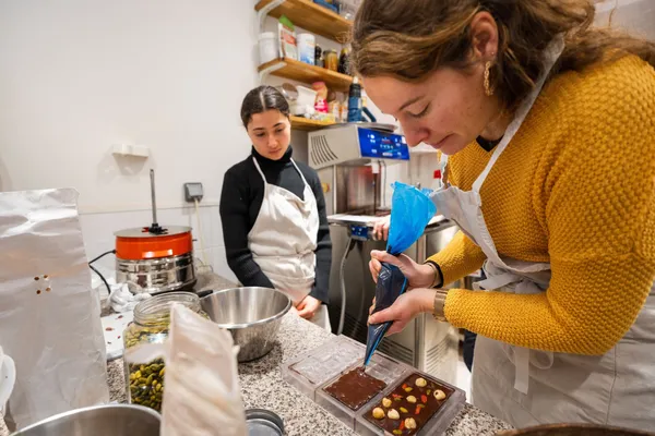 Faites découvrir le monde du chocolat à votre équipe et confectionnez vos tablettes avec Marc - Afbeelding nr. 3 - Wecandoo