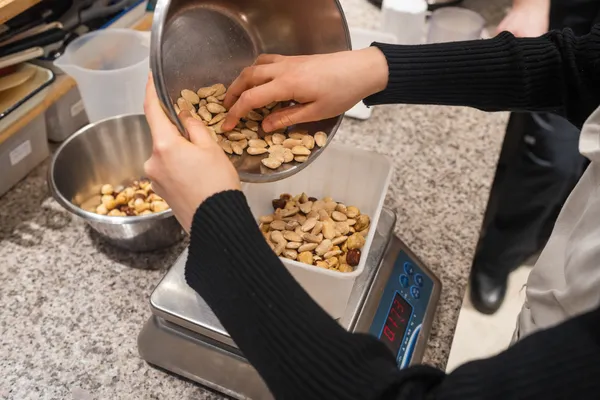 Faites découvrir le monde du chocolat à votre équipe et confectionnez vos tablettes avec Marc - Afbeelding nr. 2 - Wecandoo