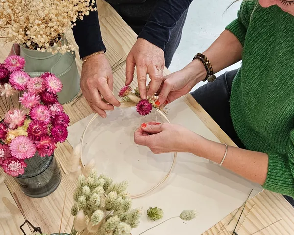 Composez votre couronne de fleurs séchées - Image n°5 - Wecandoo
