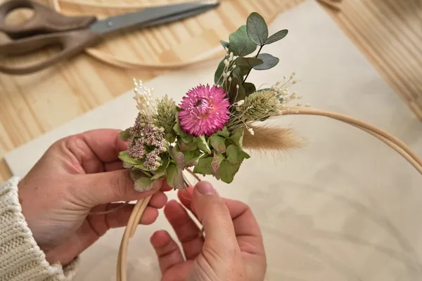 Composez votre couronne de fleurs séchées - Image n°3 - Wecandoo