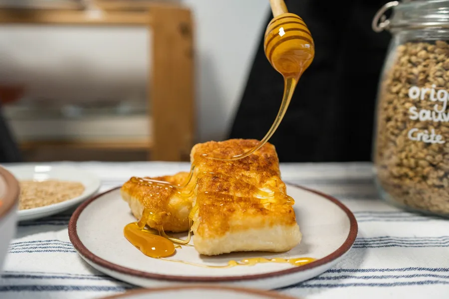 Réalisez vos mezzes grecs de saison en équipe avec Eirini - Image n°1 - Wecandoo