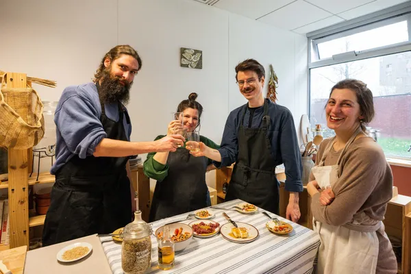 Réalisez vos mezzes grecs de saison en équipe avec Eirini - Image n°5 - Wecandoo