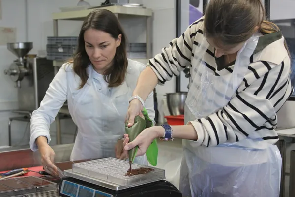 Réunissez votre équipe dans un univers gourmand et fabriquez vos oursons en chocolat et guimauve - Afbeelding nr. 4 - Wecandoo