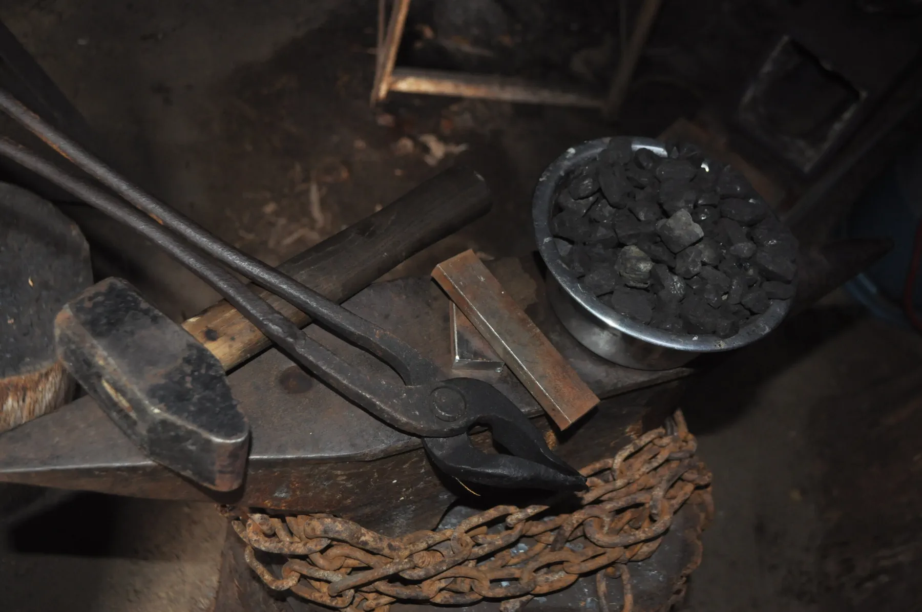 Forgez votre couteau droit brut de forge sur une journée avec Maxime - Image n°1 - Wecandoo