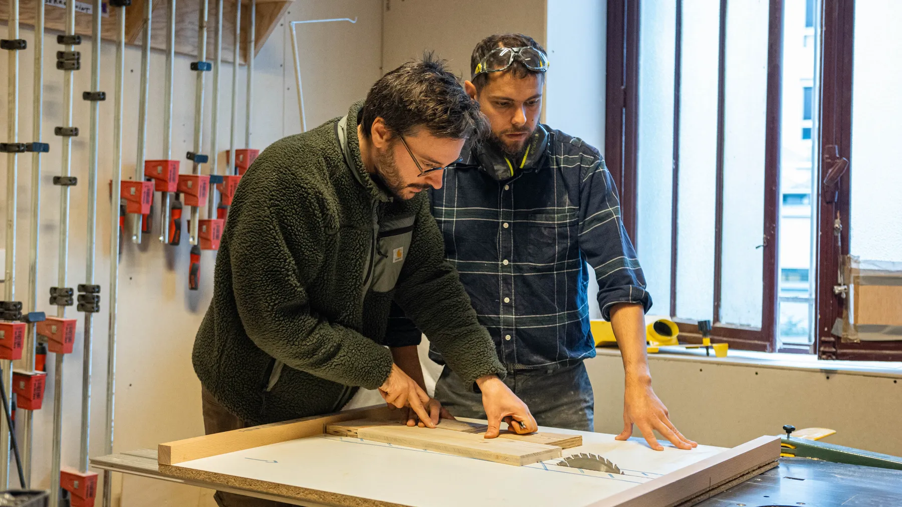 Fabriquez votre support d'ordinateur en bois upcyclé - Image n°3 - Wecandoo