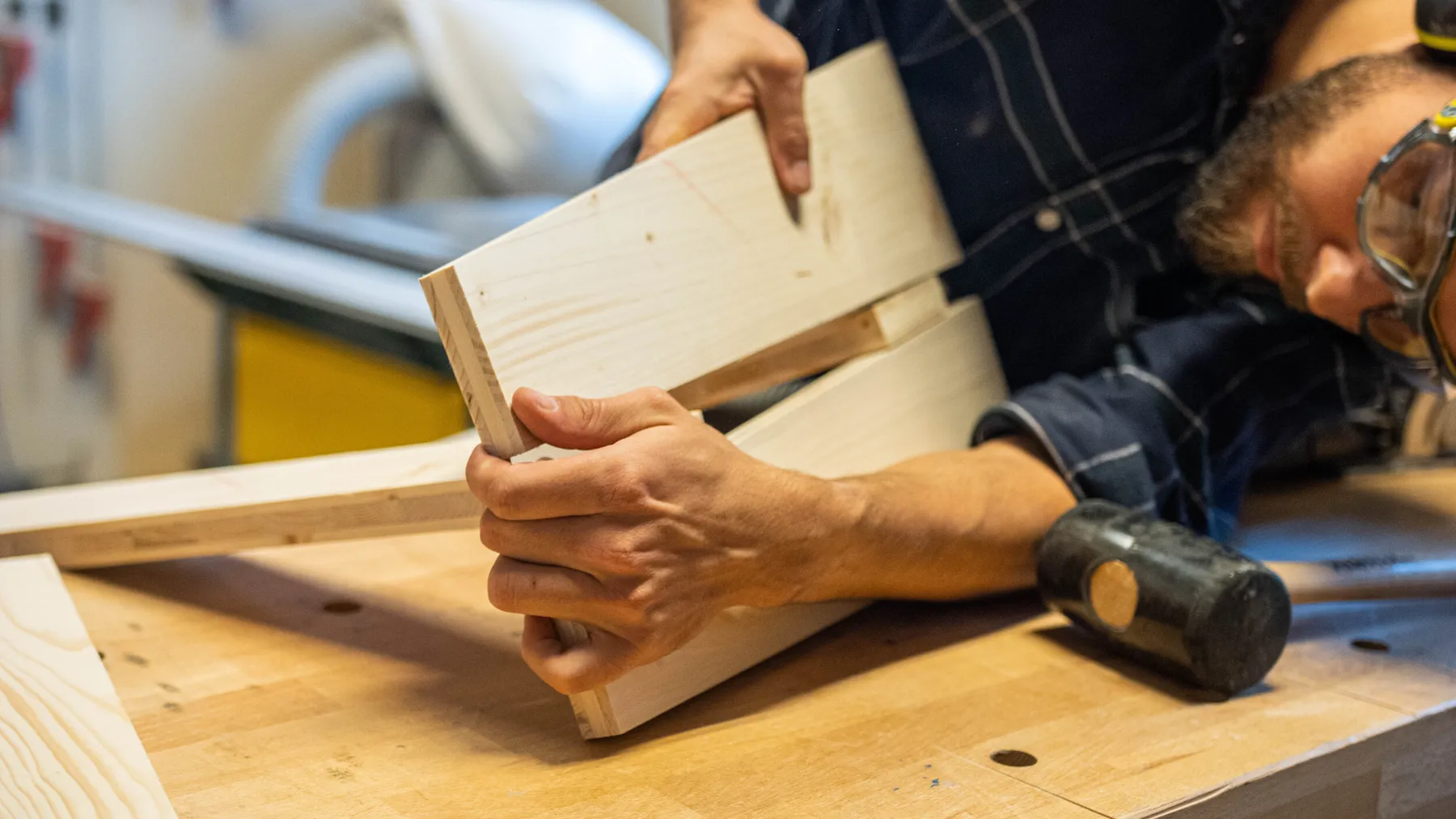 Fabriquez votre support d'ordinateur en bois upcyclé - Image n°2 - Wecandoo