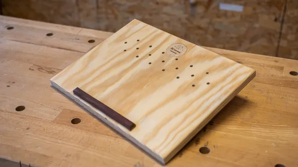 Fabriquez votre support d'ordinateur en bois upcyclé - Image n°1 - Wecandoo