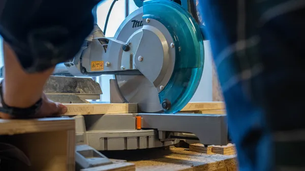 Réalisez votre étagère à assemblage mi-bois - Image n°4 - Wecandoo