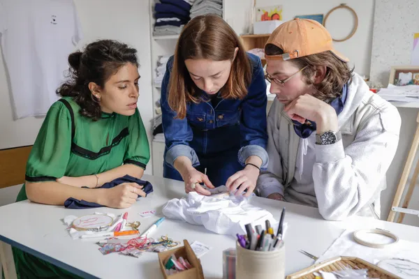 Éblouissez votre équipe et brodez votre t-shirt en coton bio dans le Viaduc des Arts - Image n°5 - Wecandoo