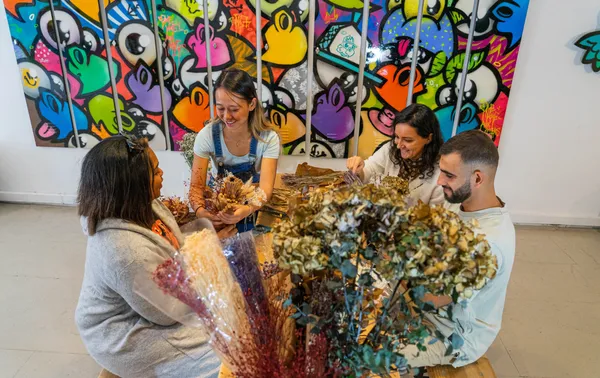 Rapprochez votre équipe et réalisez votre composition florale collective - Image n°4 - Wecandoo