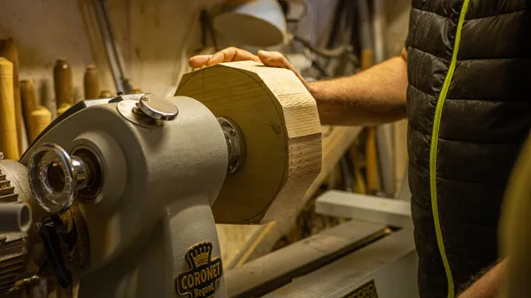 Réalisez votre grand plateau au tour à bois sur une journée - Image n°4 - Wecandoo