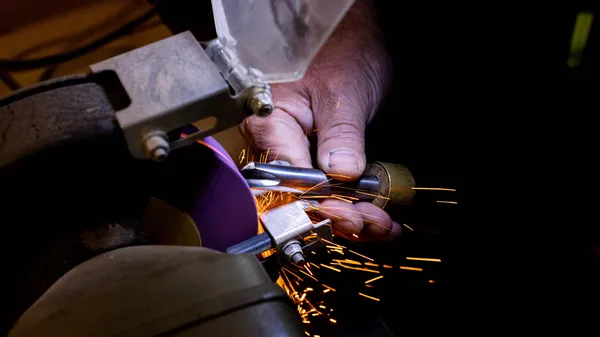 Réalisez votre grand plateau au tour à bois sur une journée - Image n°3 - Wecandoo