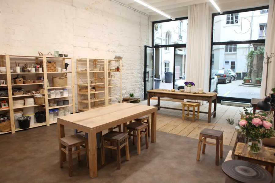 Réunissez votre équipe et façonnez les tasses qui accompagneront vos pauses café au bureau - Image n°1 - Wecandoo