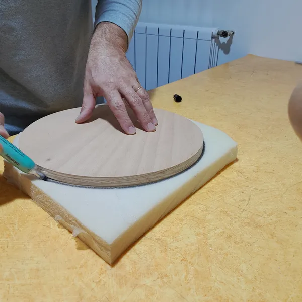 Initiez-vous à la tapisserie d'ameublement et réalisez votre tabouret - Image n°2 - Wecandoo