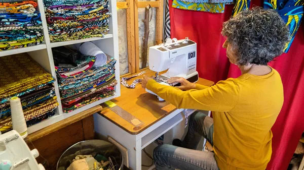 Réalisez votre abat-jour en tissu Wax - Image n°4 - Wecandoo