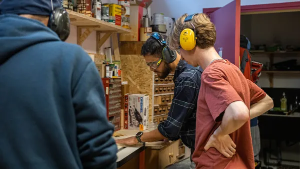 Créez votre tabouret en bois upcyclé - Image n°2 - Wecandoo