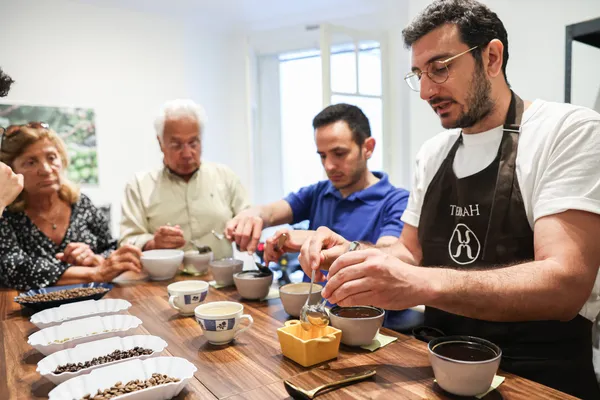 Émerveillez votre équipe et dégustez à l'aveugle des cafés de petits producteurs avec Julien - Image n°2 - Wecandoo