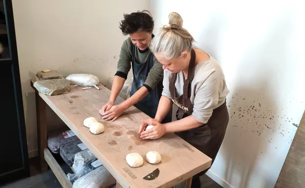 Apprenez les bases du tour en tête à tête avec une céramiste - Image n°2 - Wecandoo