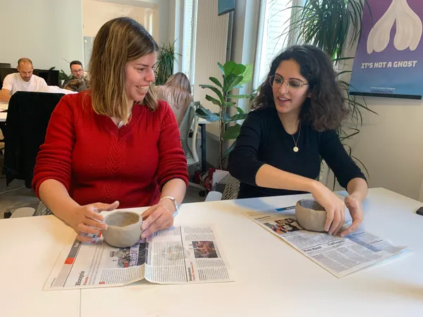Faites découvrir à votre équipe le monde de la céramique et modelez vos tasses avec Caroline et Gaetan - Afbeelding nr. 3 - Wecandoo