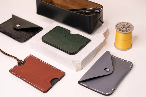 Emerveillez votre équipe et réalisez vos porte-cartes en cuir dans le Viaduc des Arts - Image n°3 - Wecandoo