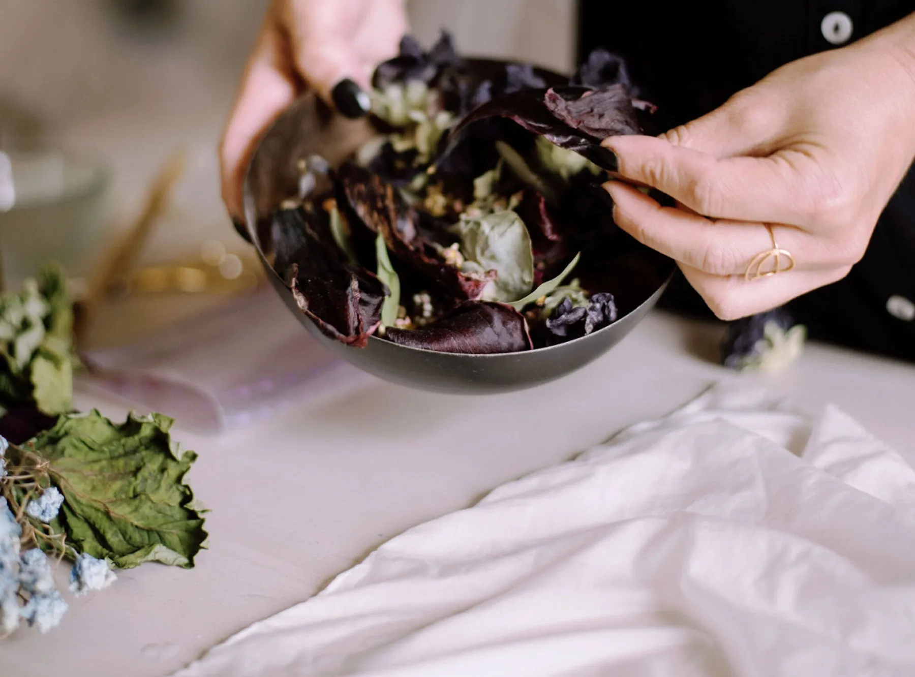 Réalisez votre foulard en soie en teinture naturelle - Afbeelding nr. 5 - Wecandoo