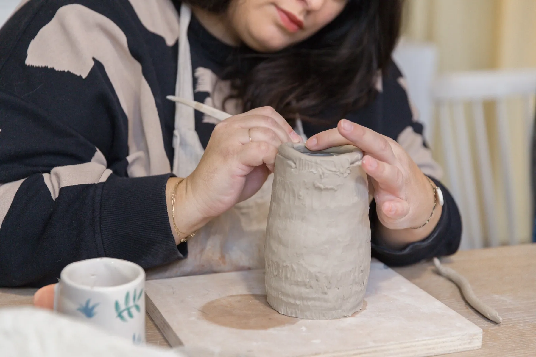 Faites découvrir à votre équipe le monde de la céramique et réalisez vos propres créations avec Tania - Image n°1 - Wecandoo