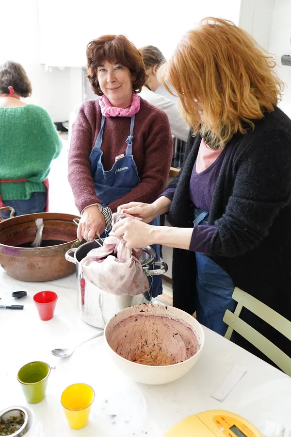 Teintez vos deux sets de table en lin avec les fleurs du jardin - Image n°2 - Wecandoo