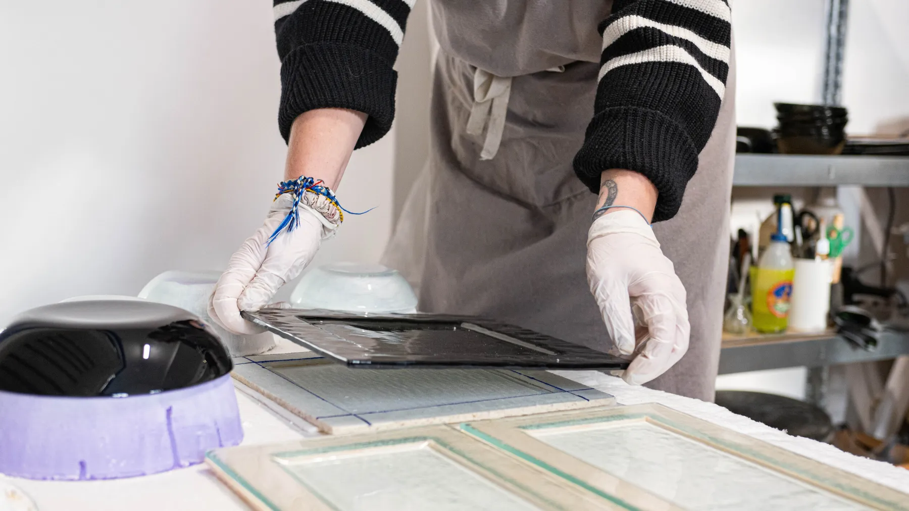 Réalisez vos deux plats en verre thermoformé - Image n°2 - Wecandoo