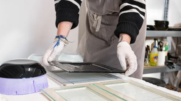 Réalisez vos deux plats en verre thermoformé - Image n°2 - Wecandoo