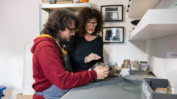 Réalisez vos 8 assiettes en verre thermoformé - Image n°4 - Wecandoo