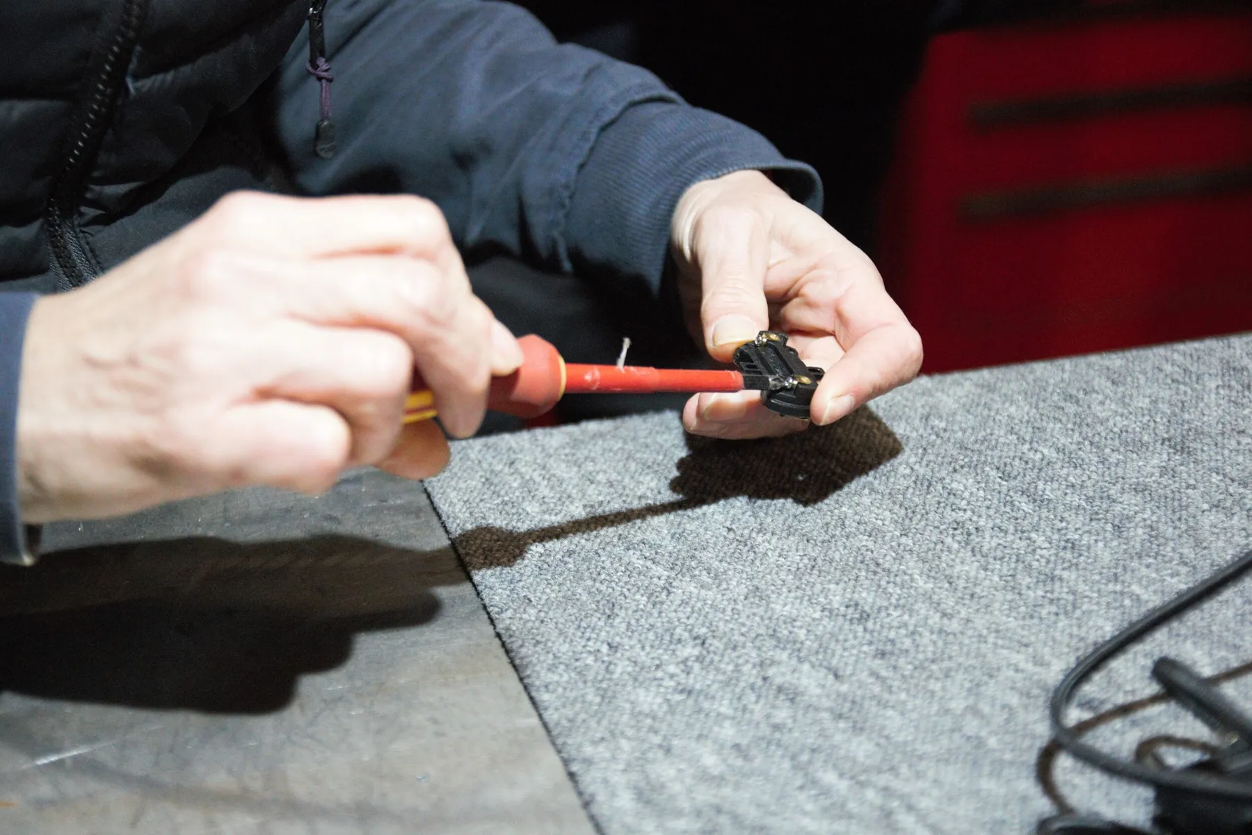 Initiez-vous au travail du métal et fabriquez votre lampe à anneaux - Image n°2 - Wecandoo