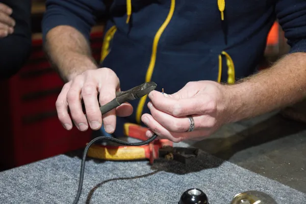 Initiez-vous au travail du métal et fabriquez votre lampe à anneaux - Afbeelding nr. 4 - Wecandoo