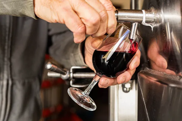 Apprenez à assembler votre vin avec Baptiste - Image n°2 - Wecandoo